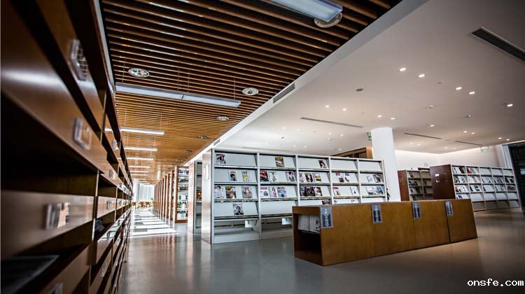 伟德app官方网站展示柜产品实拍图