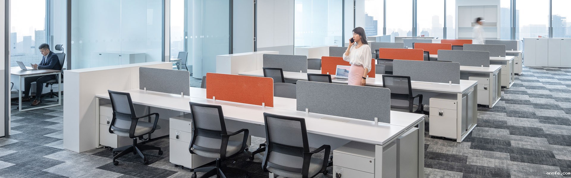  伟德app官方网站为武汉恒隆广场共享中心打造开放式办公空间实拍图