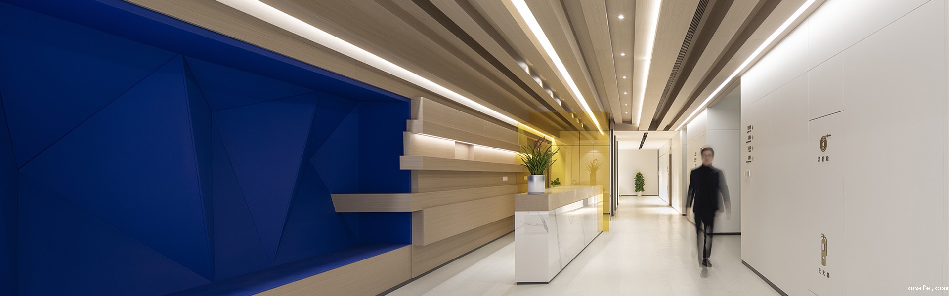 伟德app官方网站为圣象地板设计前台接待区实拍图