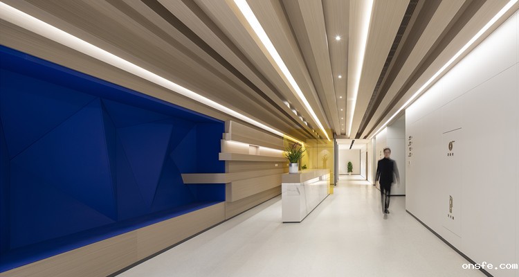 伟德app官方网站为圣象地板设计前台接待区实拍图